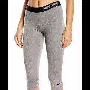 Women’s nike pro dri fit cropped leggings size M